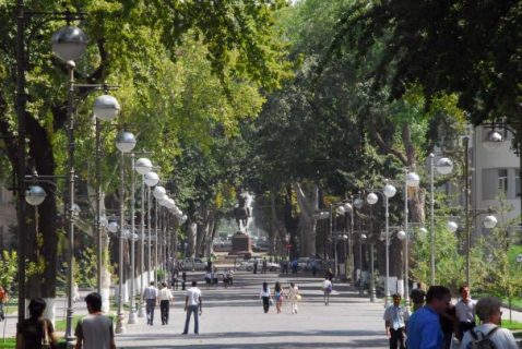 В Узбекистане чиновников призвали каждую пятницу проводить без автомобилей