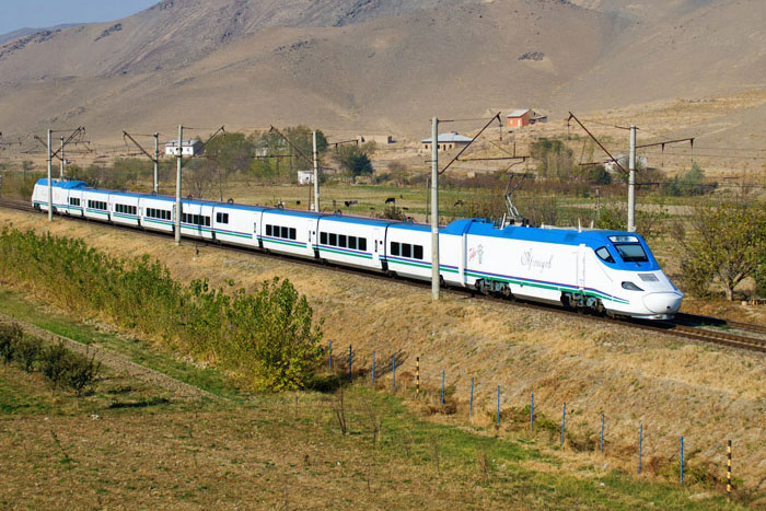 Между Самаркандом и Ташкентом запускают дополнительные поезда