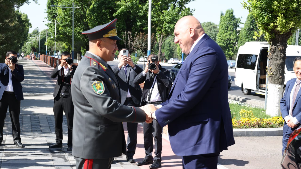 Министры обороны Узбекистана и Италии провели встречу