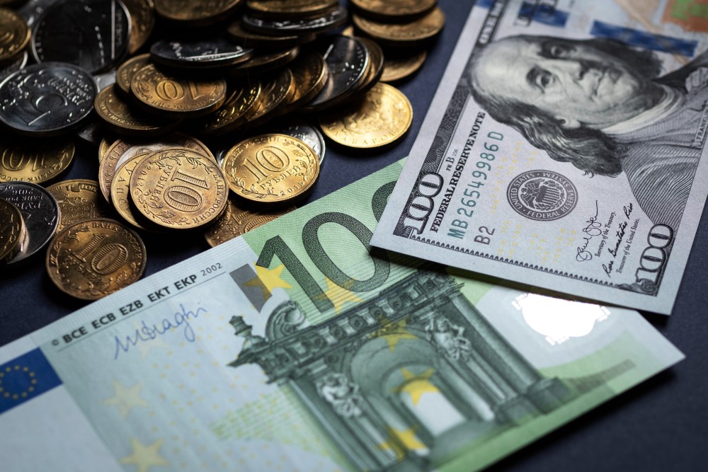 Доллар и евро взлетели в цене — курс валют
