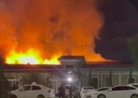 В Ташкенте ночной пожар охватил сразу несколько домов — видео