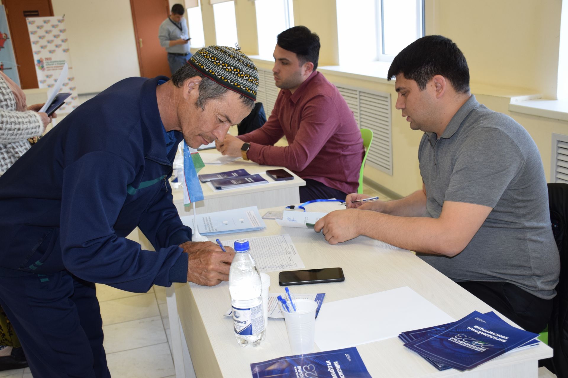 Сколько узбекистанцев досрочно проголосовали на референдуме?