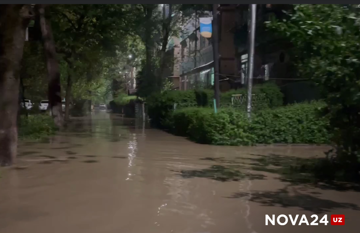 В Ташкенте затопило один из кварталов Юнусабада: из берегов мог выйти канал Каракамыш — видео