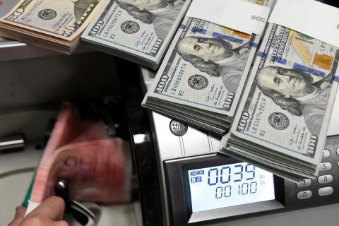 Доллар подорожает в мае — курс валют