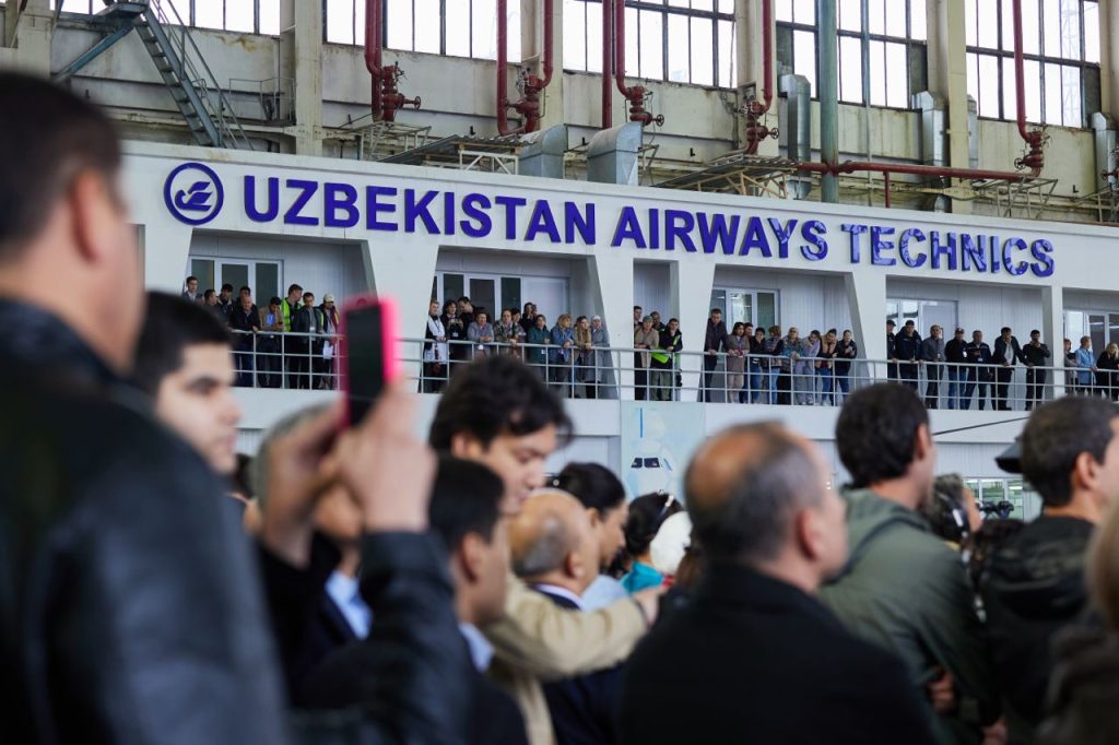 В ангаре Uzbekistan Airways прошло большое мероприятие по освещению референдума по новой Конституции