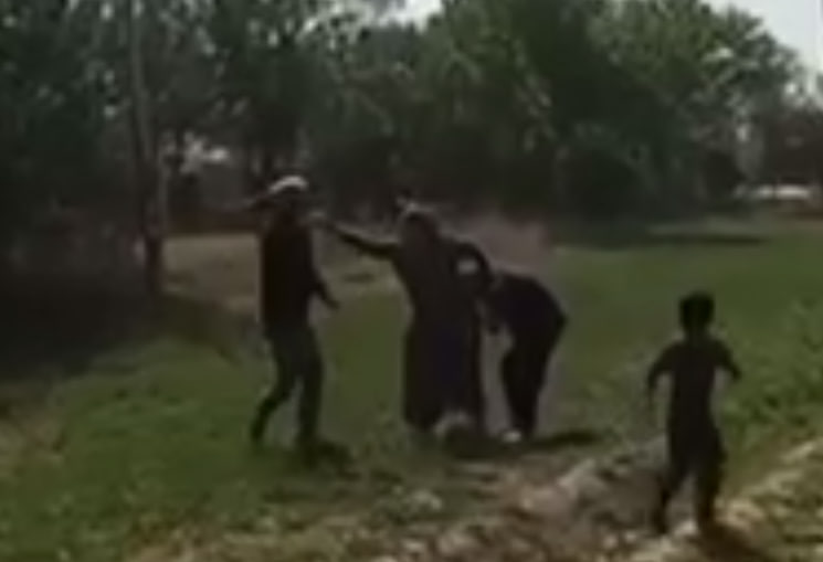 В Кашкадарье отец избил палкой дочь и защищавшую ее жену — видео