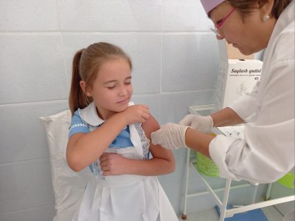 В Узбекистане началась плановая вакцинация от вируса папилломы человека