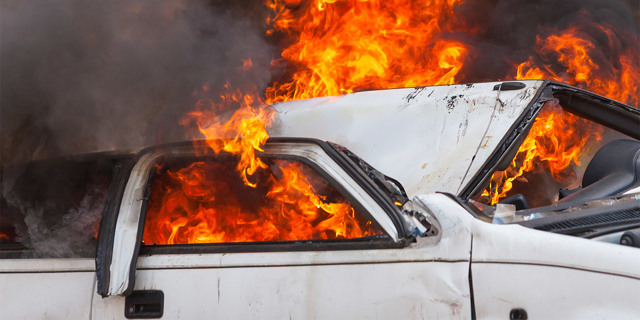 Узбекистанцам рассказали, как действовать при возгорании автомобиля
