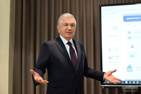 Мирзиёев прилетел в Самарканд на заседание ЕБРР