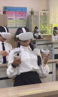 В Ташобласти школьников начали учить в виртуальной реальности