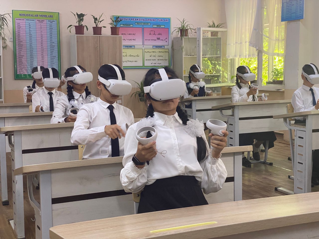 В Ташобласти школьников начали учить в виртуальной реальности