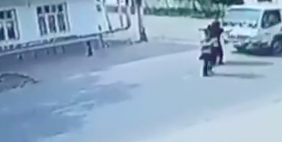 В Сурхандарье грузовик сбил пьяных пешеходов — видео