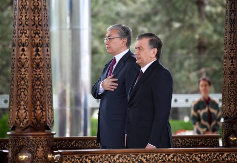 Президент Казахстана поздравил Шавката Мирзиёева с успешным референдумом