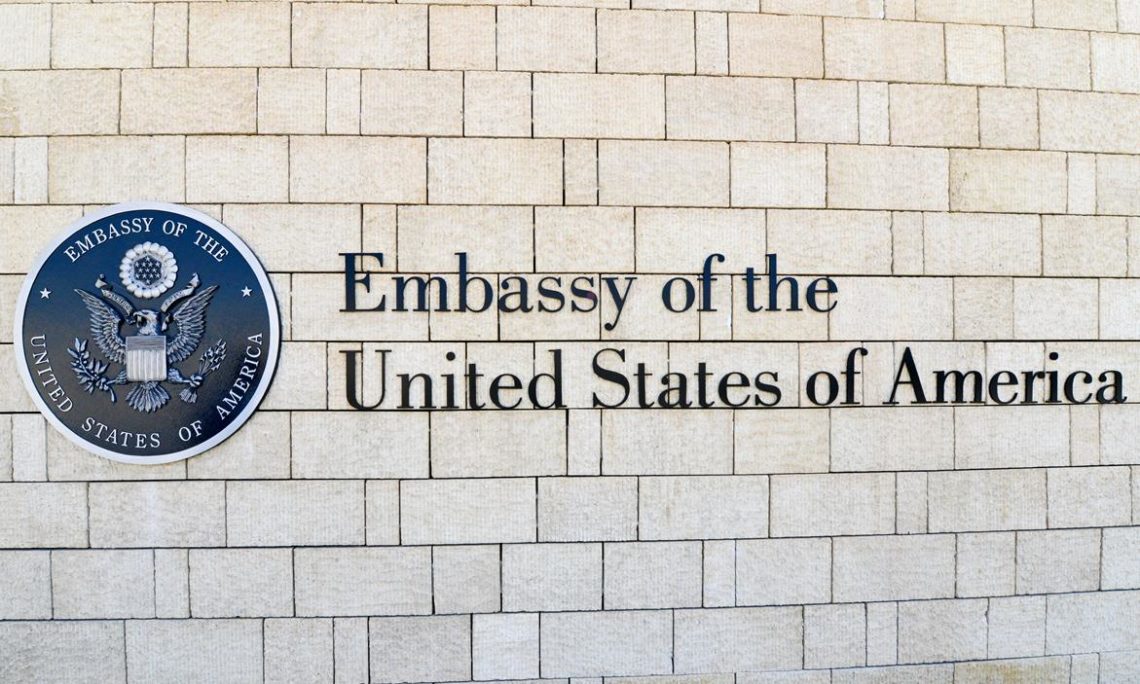 Визовый сбор в посольстве США вырастет в цене