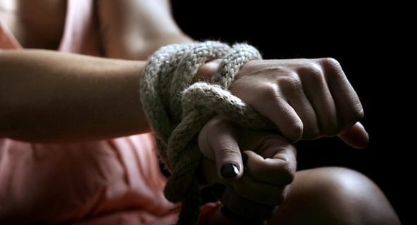 19-летний житель Янгиюля насильно удерживал несовершеннолетнюю девочку