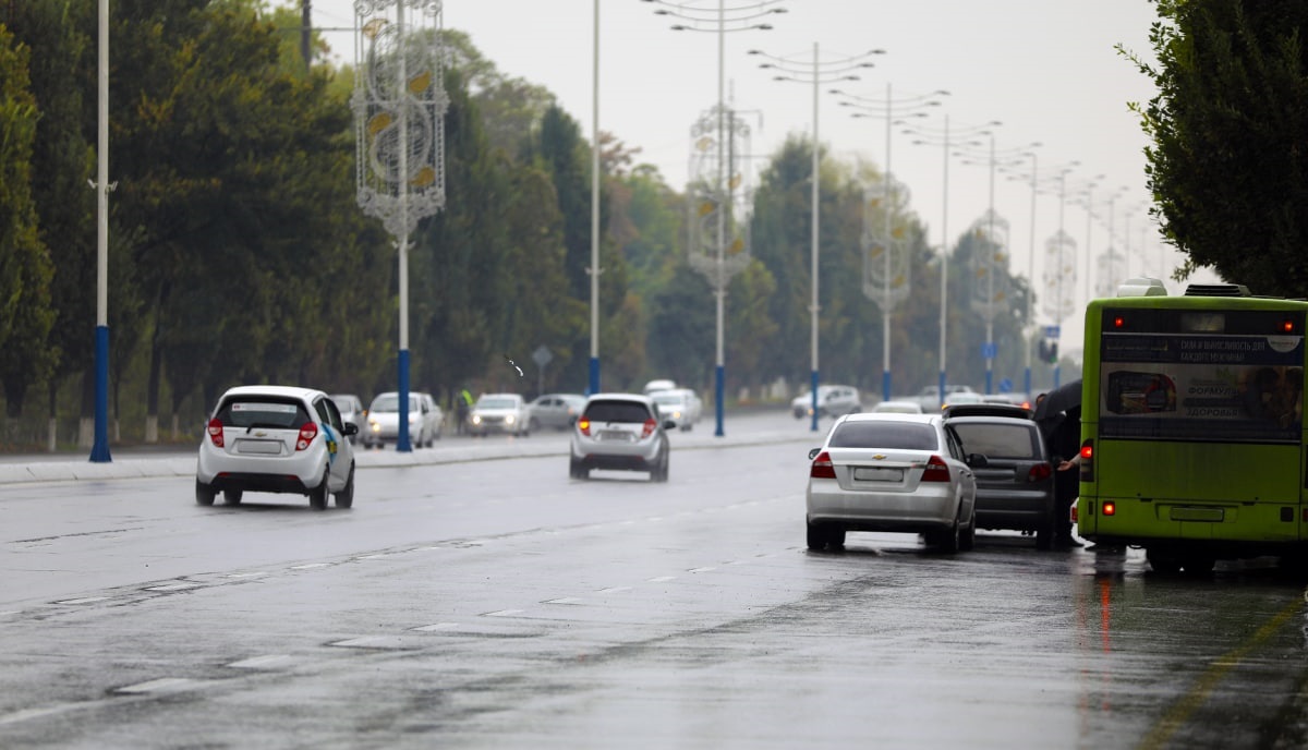 На Ташкент обрушились сильный ветер с грозовым дождем и градом — видео