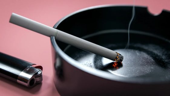 В Узбекистане огласили список мест с запретом на курение