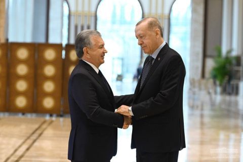 Мирзиёев поздравил Эрдогана с успешными президентскими и парламентскими выборами