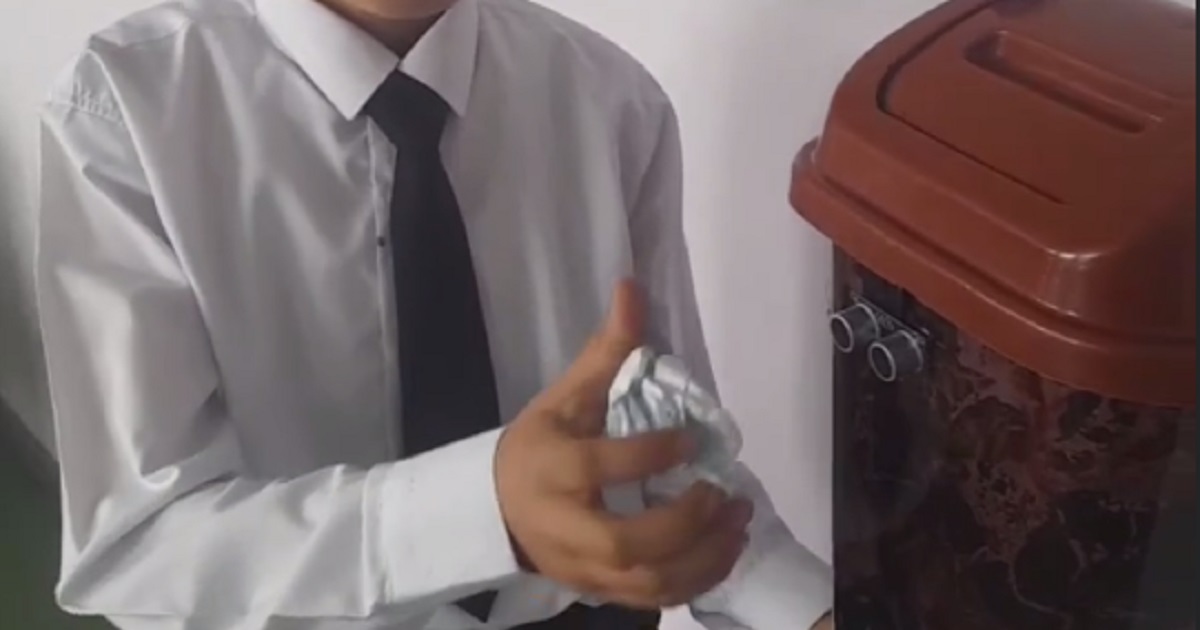 Шестиклассник из Самаркандской области соорудил умную мусорку