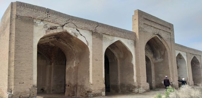 В Кашкадарье жители пожаловались, что многовековую мечеть бросили на произвол судьбы