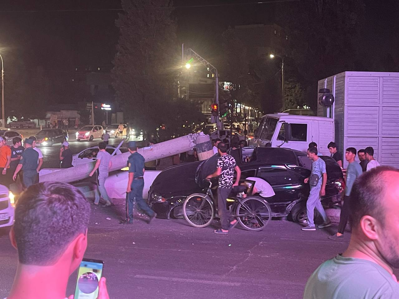 В Ташкенте в одном районе произошло два крупных ДТП: столкнулись 12 машин
