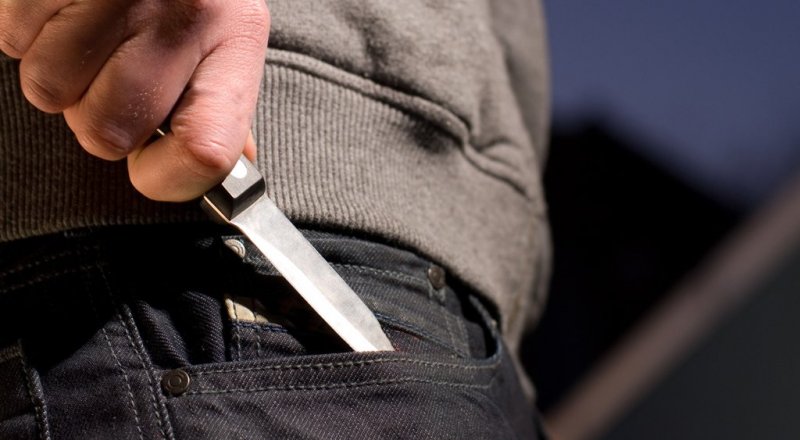 В Сурхандарье мужчина набросился с ножом на мужа своей сестры