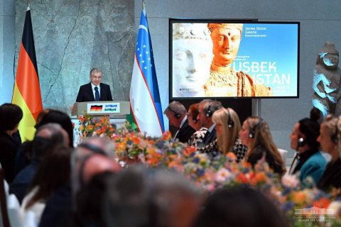 Президенты Узбекистана и Германии открыли в Берлине совместную выставку
