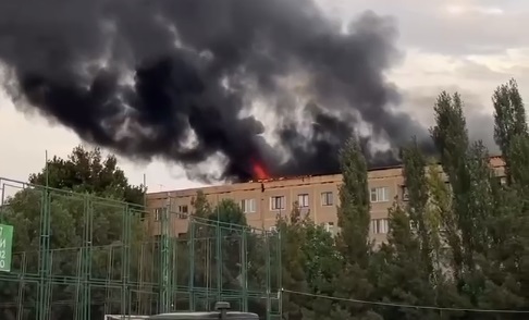 В Ташкенте загорелась пятиэтажка — видео
