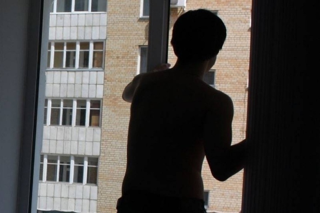 В Ташкенте мужчина выбросился из окна из-за долгов