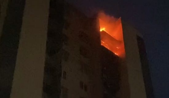 Пожарные потушили дом, где ранее обрушился лифт с людьми — видео