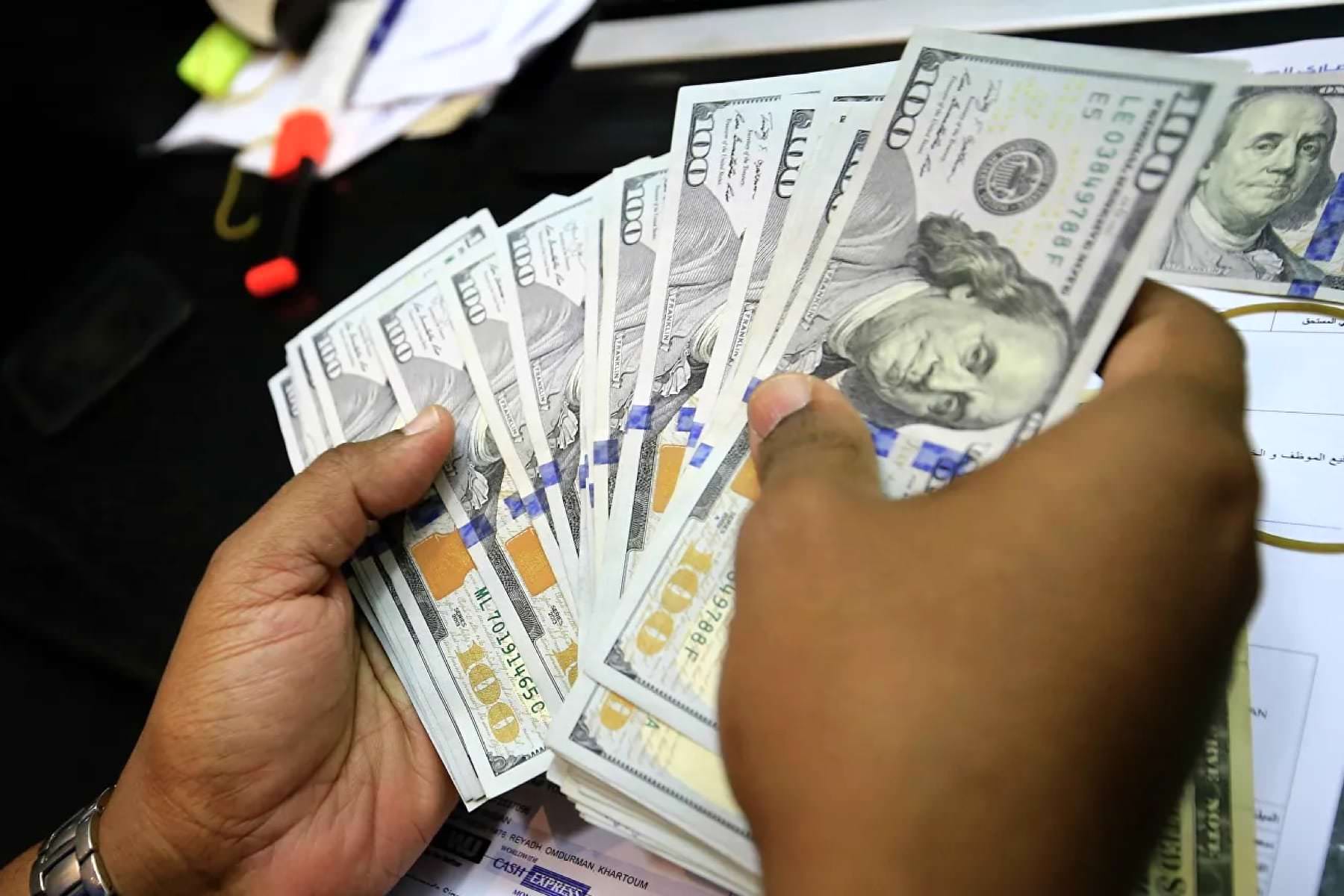 Доллар сдал позиции — курс валют