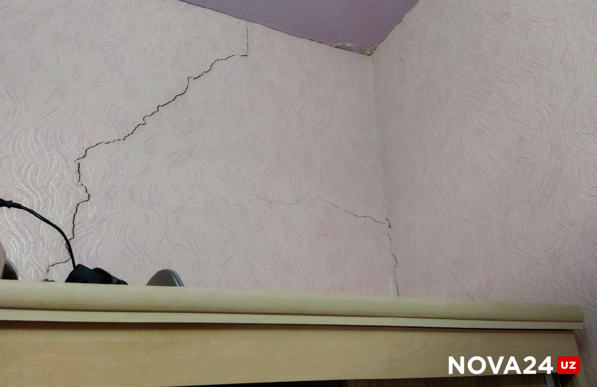 «Он рассыпается прямо на глазах»: Жители дома в центре Ташкента забили тревогу