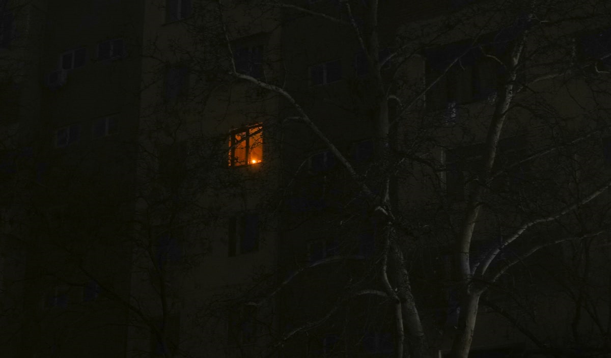 Жителям Ташобласти начали отключать свет из-за ветра