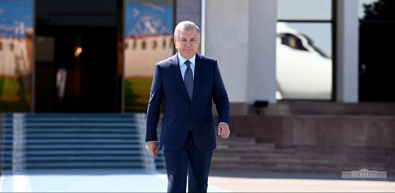 Шавкат Мирзиёев полетел в Самарканд на узбекско-катарский саммит