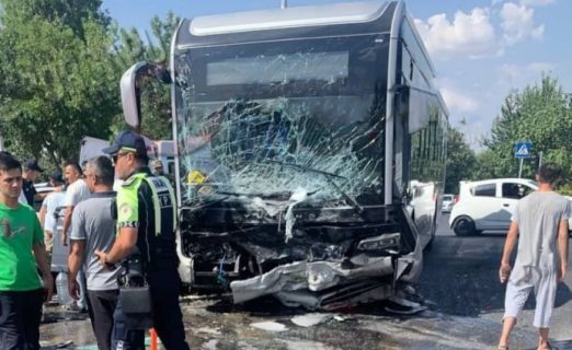 В Ташкенте электробус врезался в Cobalt: водитель легковушки погиб