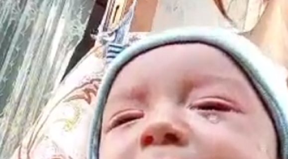 Мама морит голодом и издевается над ребёнком в отместку мужу — видео