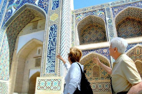 Иностранцы прибывают в Узбекистан чаще всего на пешком