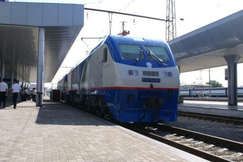 В Узбекистане из-за жары замедлили поезда