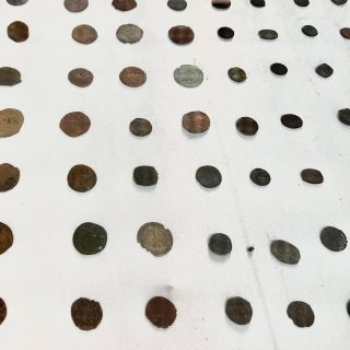 В Намангане нашли монеты, которым больше тысячи лет