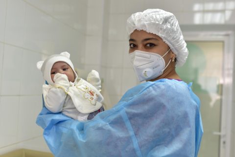 Узбекистанки рожают почти 2,5 тысячи детей в сутки