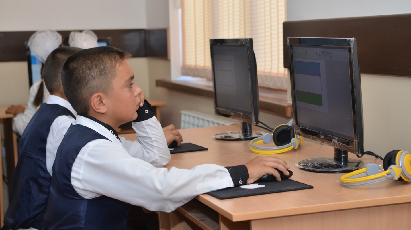 В школах Узбекистана ускорят интернет