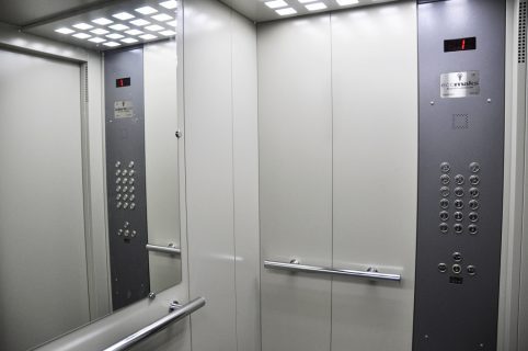 Лифт, в котором застряла и погибла женщина, в день ее пропажи был неисправен