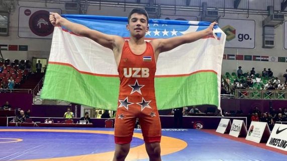 Улугбек Рашидов стал чемпионом Азии по спортивной борьбе