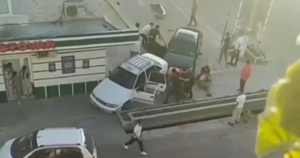 В Газалкенте силой арестовали членов ОПГ — видео
