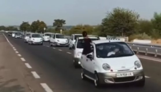 В Ташобласти автомобилисты на «Матизах» проехались змейкой ради хайпа — видео