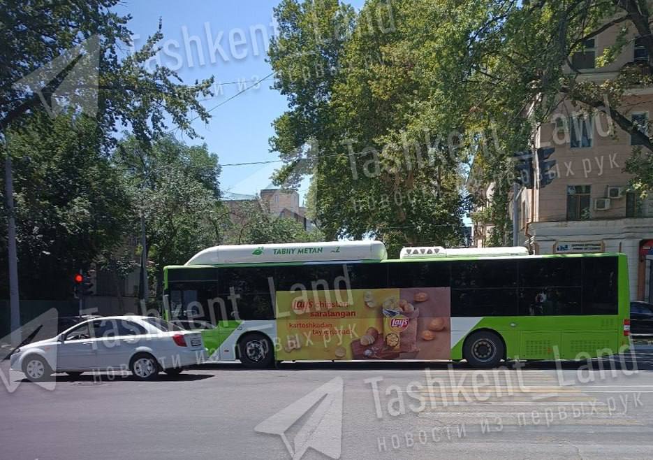 Ташкентцы начали кататься на тонированных автобусах — видео