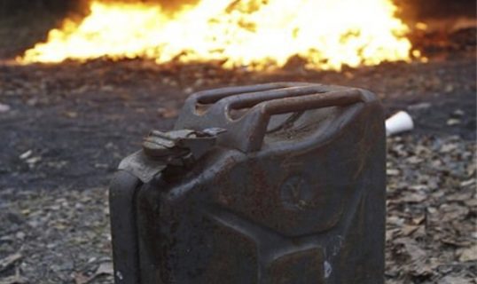 В Ташобласти женщина подожгла себя, пытаясь сжечь кучу мусора
