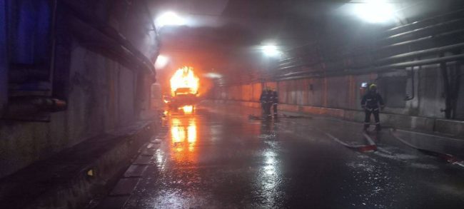 На перевале «Камчик» в одном из тоннелей загорелся грузовик — видео