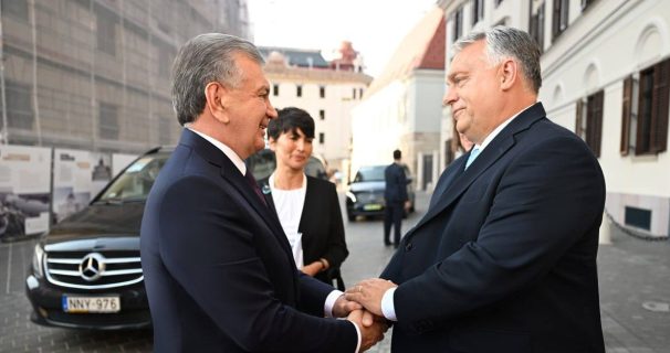 Шавкат Мирзиёев переговорил с премьер-министром Венгрии Виктором Орбаном — главное