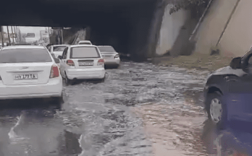 Летний дождь в Ташкенте обернулся потопом на дорогах — видео